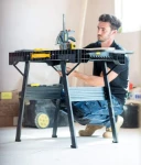 La mesa de trabajo para furgonetas abierta