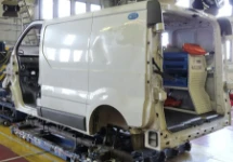 Lado derecho de la furgoneta equipamiento Ultra después del crash test
