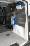 Lado derecho del Opel Vivaro con revestimiento de aluminio y accesorios