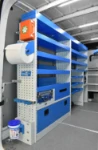 Lado izquierdo Crafter con estantes y compartimentos cerrados con trampilla