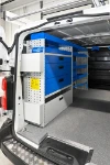 Lado izquierdo del equipamiento Vivaro con cajones y estanterías