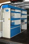 Lato sinistro Opel Movano con pianale, pannellatura, copriruota, ganci e rotaia per cinghie