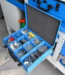 Maletín en el equipamiento Syncro, con 10 bandejas