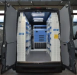 Vista d'insieme dell'allestimento Syncro Ultra nel vano di carico del NV250