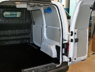 Panelado lado derecho para NV200