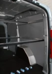 Peugeot Expert con revestimiento y barras fresadas sujeta carga lado derecho