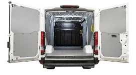 Plataforma de madera y panelado de plástico alveolar para Iveco Daily