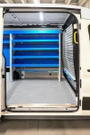 Plataforma, revestimiento de mampara y estanterías para el equipamiento Ford Transit