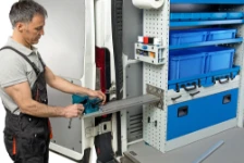 Porta abrazadera en la furgoneta equipada