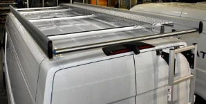 Portatodo para Crafter con pasarela encima del techo y escalera posterior