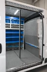 Poste de sujeción de carga, revestimiento de plataforma y mampara y estanterías en el Opel Movano