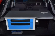 Punto vehículo equipado por Syncro System con cajonera metálica