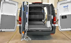 Rampa o tarima de carga girada en el Mercedes Vito