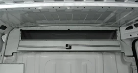 Receptáculo de carga encima de la cabina: abierto
