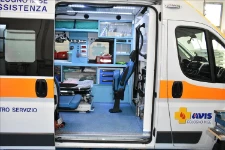 01_El interior de la ambulancia con equipamiento realizado por Syncro System