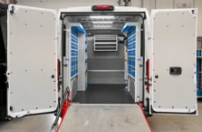 01_Fiat Ducato L2 H2 con mobiliario de dimensiones reducidas y rampa de carga con kit de rotación