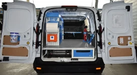 01_Ford Connect equipado con sistema Syncro Ultra para mantenimiento de instalaciones de semáforos