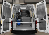 01_Man TGE con equipamiento para asistencia neumáticos para máquinas agrícolas y forestales