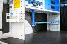 01_Nuevo kit sujeta maletines universal 2025 Syncro con barra, contracostado, correa y lanzadera 