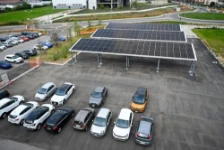 01_Nuevos módulos fotovoltaicos en marquesinas en el aparcamiento de Syncro 2024