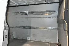 02_Los panelados Syncro en pared izquierda han protegido la carrocería de los daños del accidente