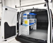 02_Pared izquierda del Caddy con sujetamaletines, contenedores transparentes extraíbles y accesorios de fijación