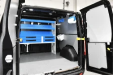 03_Accesorios para furgoneta Syncro en paredes del Custom para electricista