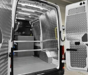 03_Barras de sujeción de carga para Man TGE equipado por Syncro