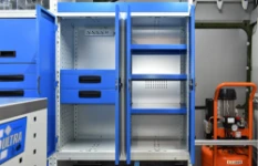 03_Interior de los armarios para furgonetas equipados a medida a bordo de un Ducato L3H2