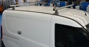 04_Cerraduras y sistemas de transporte en el techo del Doblò.