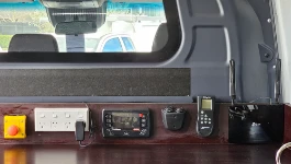 04_Cuadro de mandos de instrumentos a bordo en Sprinter laboratorio móvil