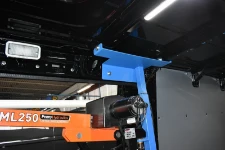 04_Detalle del enganche del sostén a la carrocería de la furgoneta