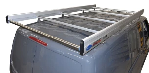 04_Sistema de transporte en el techo del Transporter con barras portatodo, rodillo de carga y parapetos laterales.