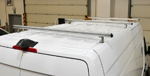 05a_Barras en el techo del Mercedes Sprinter  para electricista