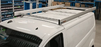 05_Barras portatodo en el techo del Custom para electricista