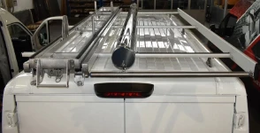 07_Instrumentos para fontanero en Ducato: portaescalera y portatubo