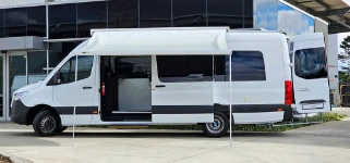 13_Toldo Syncro System con patas de soporte en Sprinter