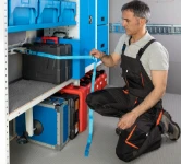 21_Sujeta maletines con correa en uso