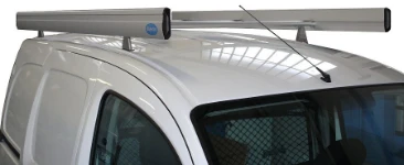 Barras portatodo con rodillo y parapetos para Nissan NV250, vista frontal
