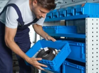 Contenedores Euronorm sobre estantería Syncro Ultra