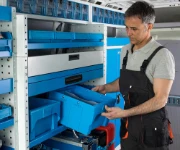 Conteneur PROFIBOX à l'intérieur du fourgon