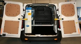 Custom con mobiliario para empresa de limpieza