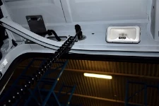 Detalle de vehículo comercial para equipamientos comerciales de medio tamaño y gran distribución