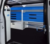 Detalle equipamiento Toyota ProAce para mantenimiento de máquinas.