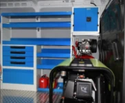 El equipamiento en el lado izquierdo de la Daily