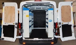 Equipamiento vehículo comercial para asistencia de puentes-grúa