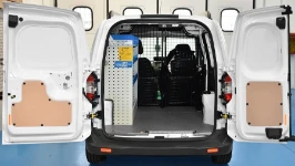Estanterías y contenedores para equipamiento Ford Courier 2014