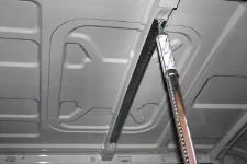 Fijación del palo sujeta carga al techo