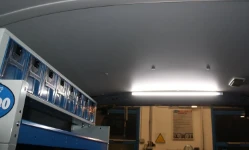 Furgoneta equipada para instalación de aparatos de aire acondicionado