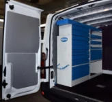 Furgoneta equipada por Syncro para reestructuración de locales comerciales